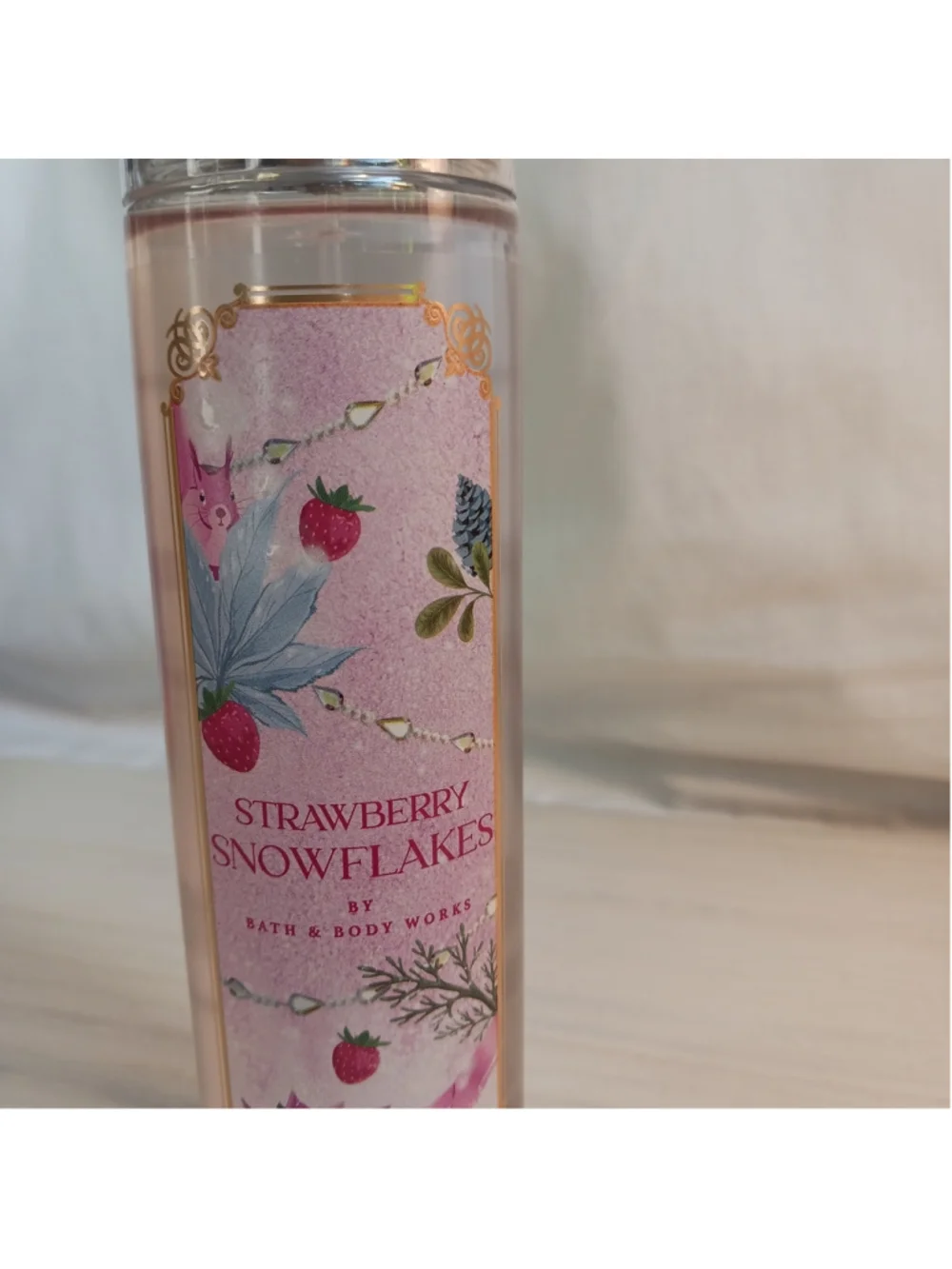 BATH & BODY WORKS STRAWBERRY SNOWFLAKES FRAGRANCE BODY MIST SPRAY 8 FL OZ